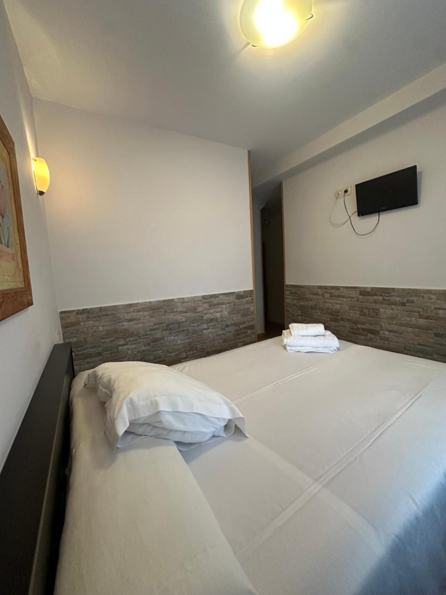 Pension Serafin Avilés Exterior foto